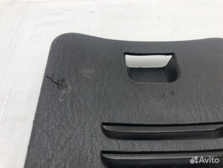 Накладка в салоне задняя правая Hyundai Starex A1