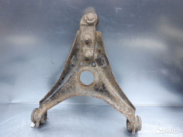 Рычаг передний нижний