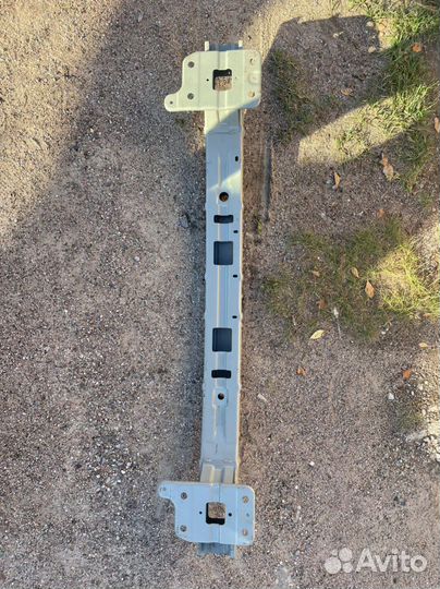 Усилитель переднего бампера