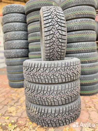 Bridgestone Blizzak Spike-02 SUV 215/65 R17 103T