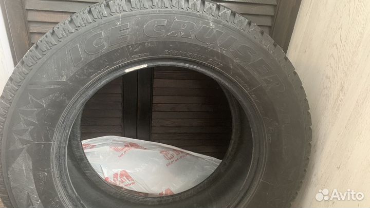 Bridgestone Ice Cruiser 7000 215/65 R16 98T