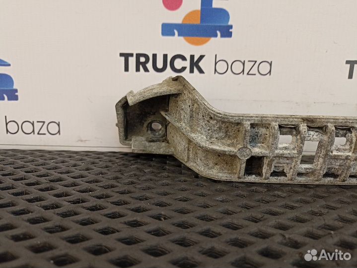 1835743 Ручка капота средняя Daf XF106