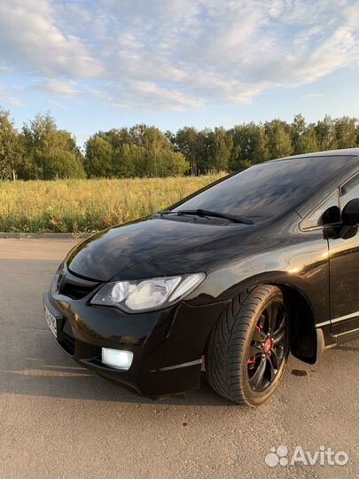 Крыло переднее левое Honda Civic 8 (4D)