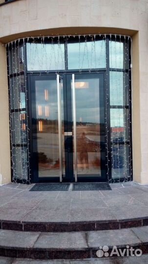 Дверь алюминиевая