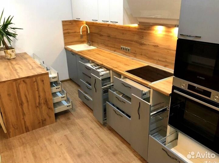 Угловой кухонный гарнитур современный