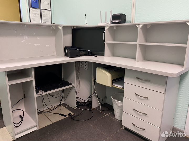 Стойка ресепшн администратора угловая