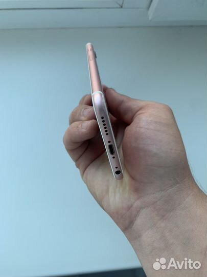 Телефон iPhone 6s