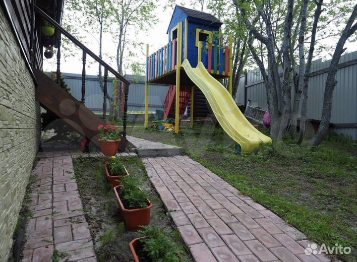 Детский комплекс с качелями и горкой