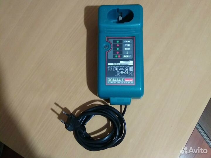 Зарядное устройство для шуруповерта makita