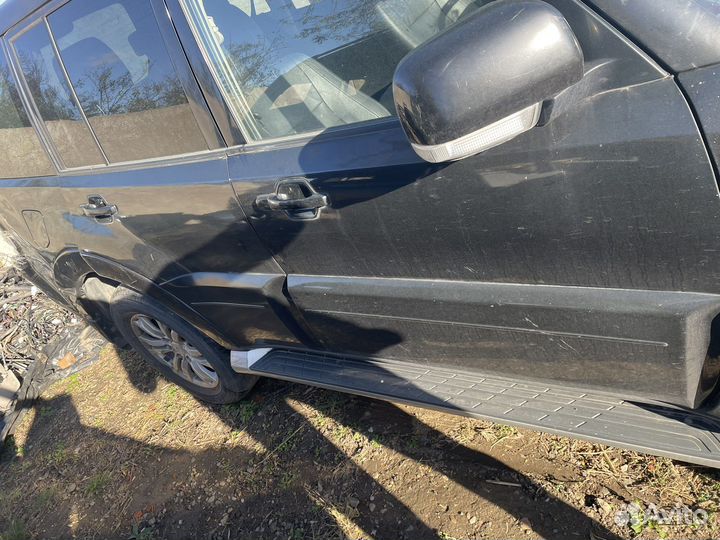 Mitsubishi pajero 4 дерь левая /правая