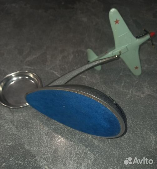 Пепельница с моделью самолета як-3. СССР
