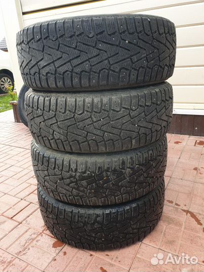 Pirelli Ice Zero 215/55 R17