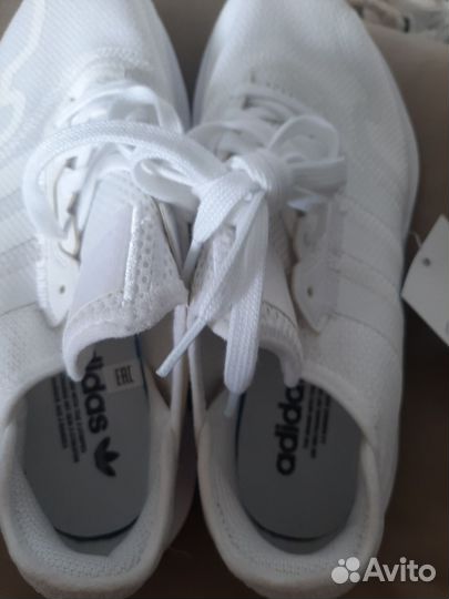 Кроссовки adidas 39