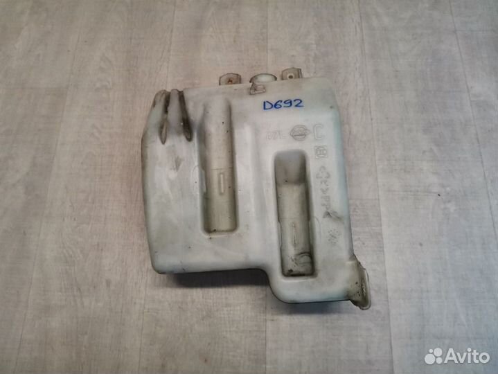 Бачок омывателя Nissan Note E11 1.6 HR16DE 2006