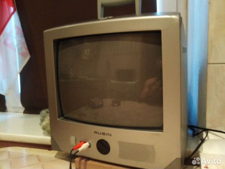 Телевизор Rubin c ручкой для переноски