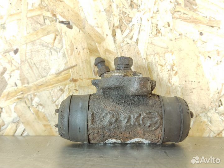 Цилиндр тормозов рабочий Toyota Corolla e10