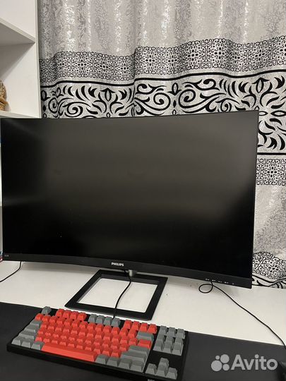 Монитор Philips 32 дюйма