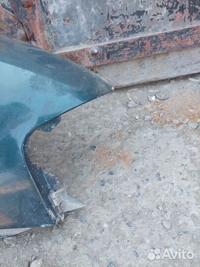 Крыло с дефектами правое mercedes w202