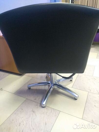 Парикмахерское кресло б/у