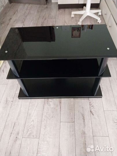 Стеклянная тумба под тв