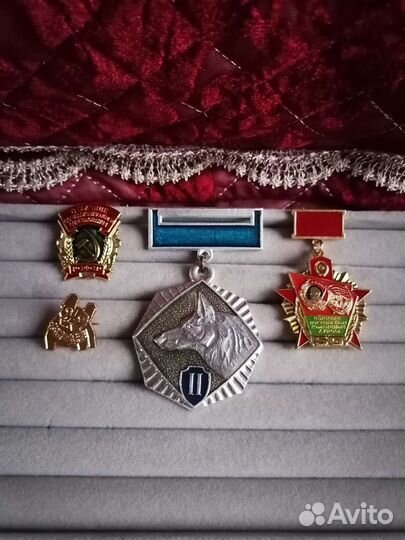 Нагрудные военные значки и медали. СССР