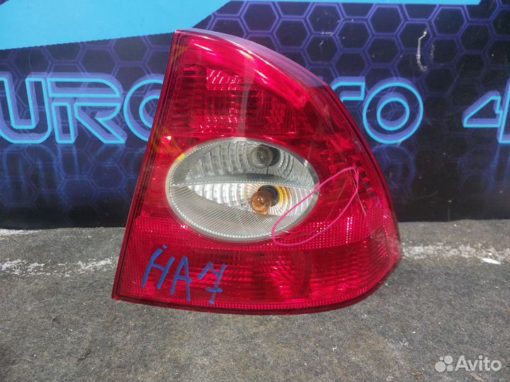 Focus 2 - трещина - фонарь правый седан