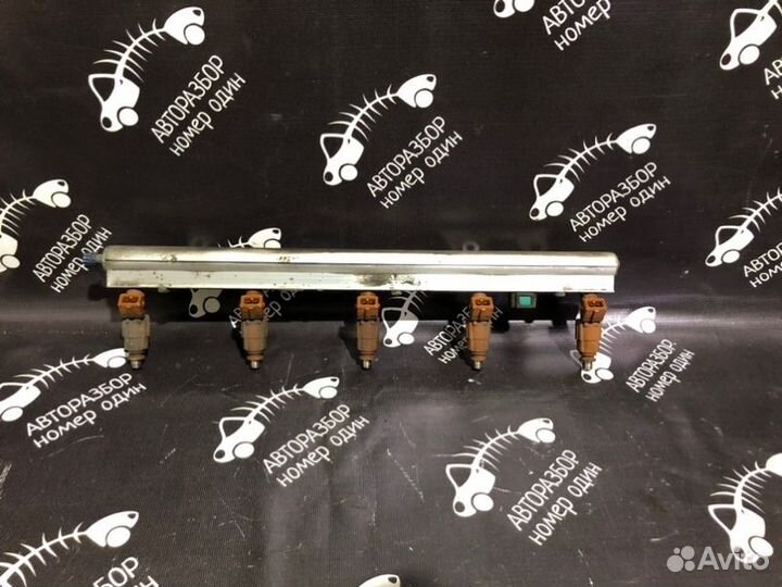 Топливная рампа с форсунками Volvo S60 2.5L