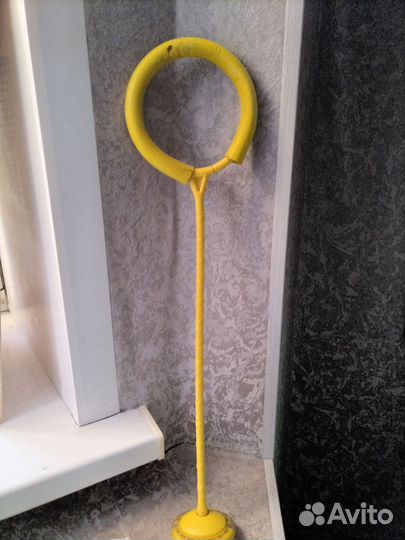 Прыгалка жёлтого цвета