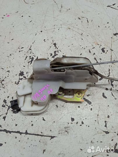 Замок двери передний правый mitsubishi chariot