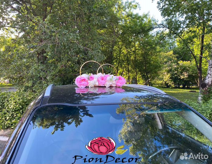 Свадебное украшение на машину в розовом цвете №125