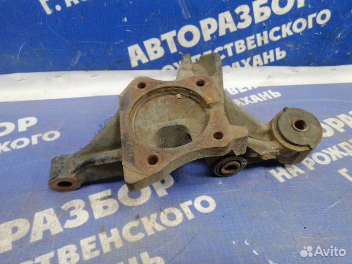 Задний левый поворотный кулак Toyota Camry 40