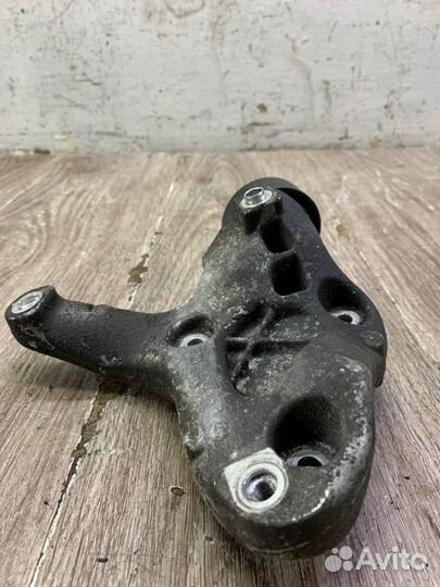 Кронштейн кондиционера Volkswagen Golf 5 BLF 2007