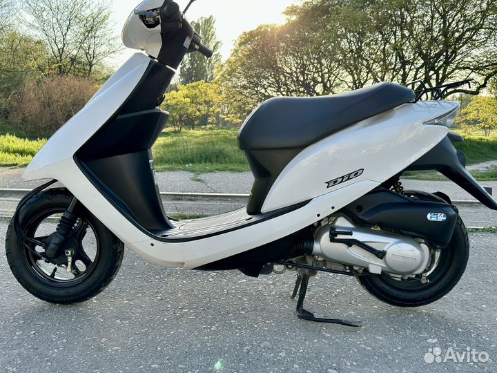 Honda DIO AF-68 white