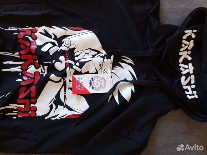 Новый спортивный костюм для мальчика