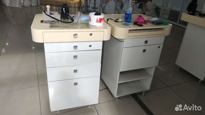 Стойка ресепшн торговая стулья барные рекламные