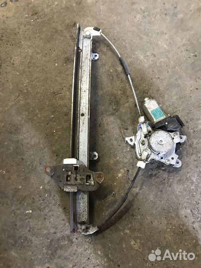 Стеклоподъемник передний правый Nissan Maxima A33
