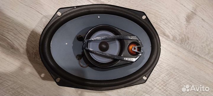 Продам автомобильную колонку Hertz DCX690