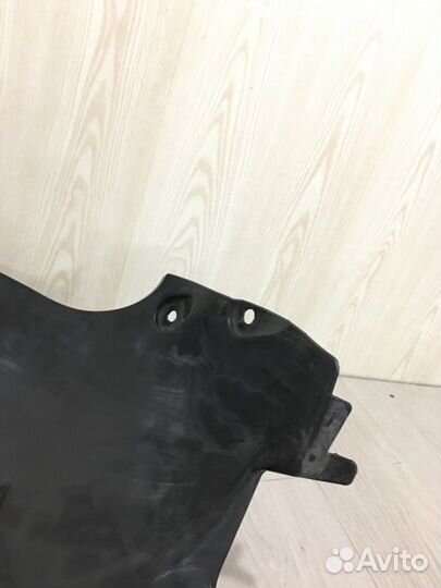 Подкрылок передний правый Mercedes Benz E300 W211