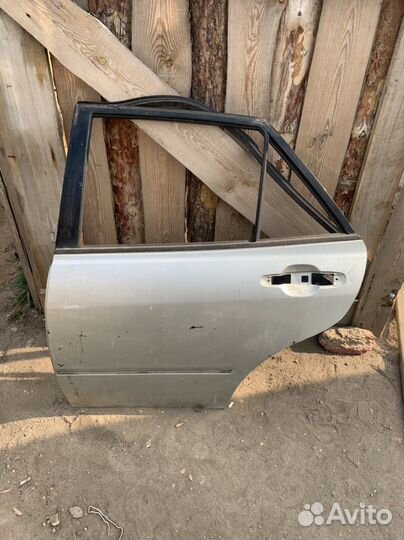 Дверь задняя левая toyota altezza gita