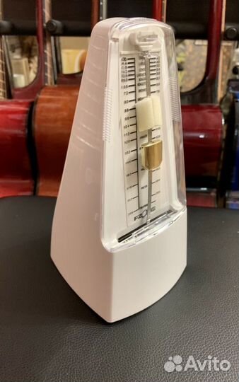 Метроном белый