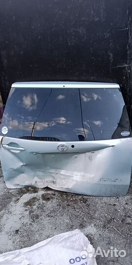 Дверь багажника Toyota Raum 2