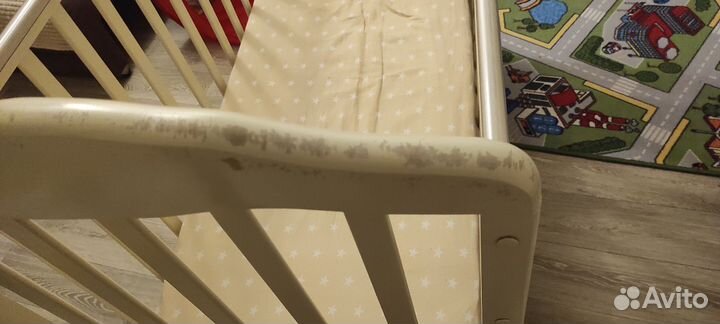 Детская кроватка и пеленальный комод