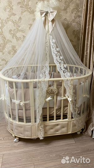 Кроватка с маятником круглая