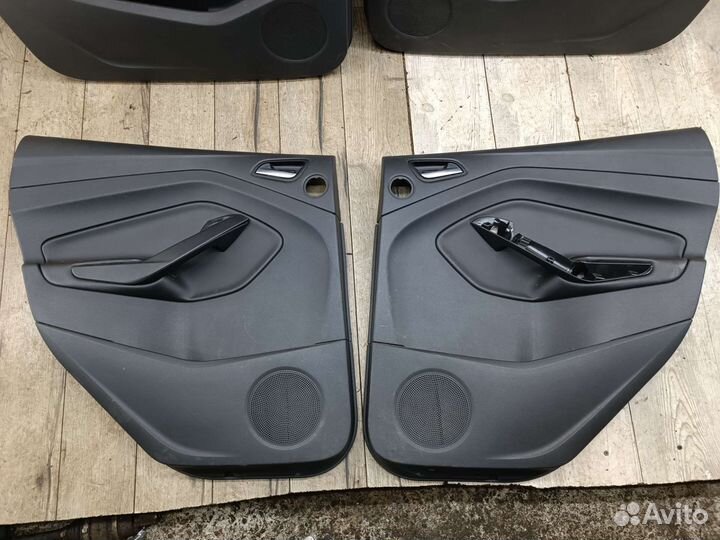 Обшивка двери 4шт комплект кожа Ford Kuga 2