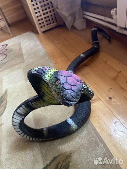 Игрушечная змея
