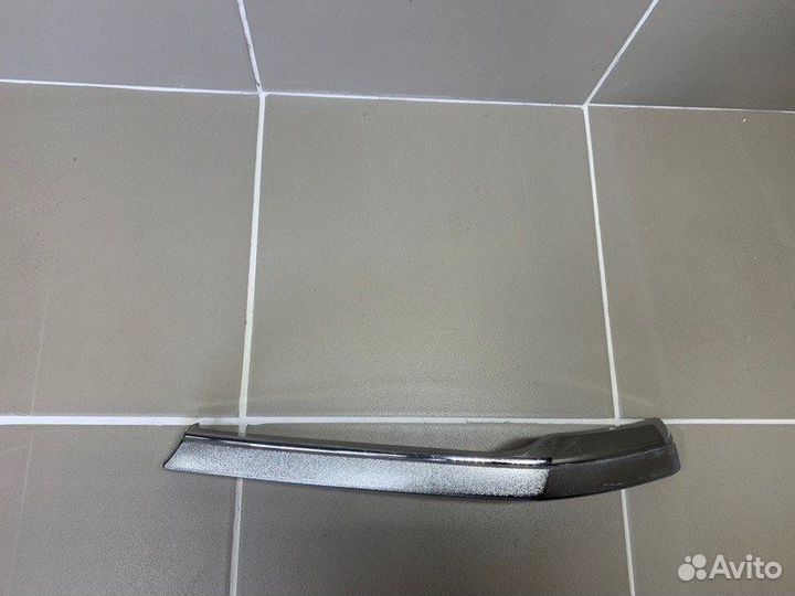 Накладка решетки радиатора Toyota Hilux8 2015