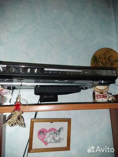 Dvd плеер с крепежной подставкой на стену