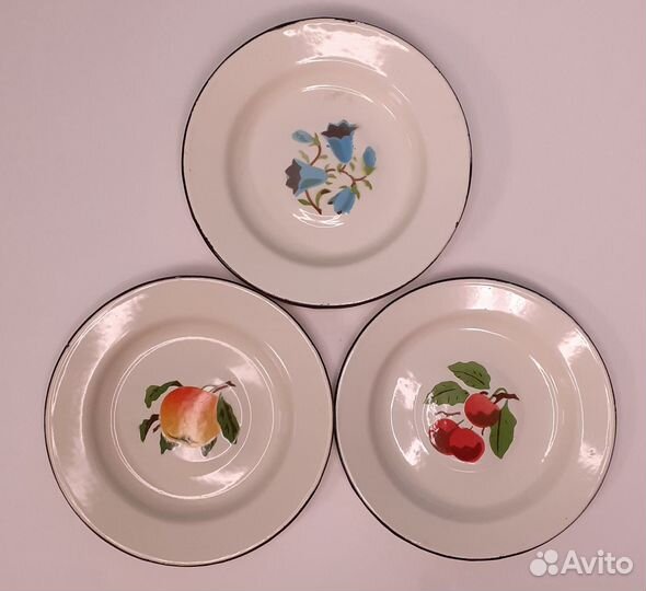 Эмалированные тарелки, кружка СССР посуда