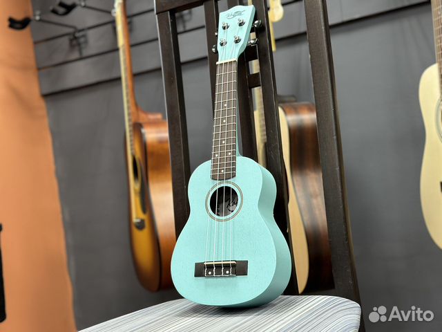 Укулеле сопрано голубая новая