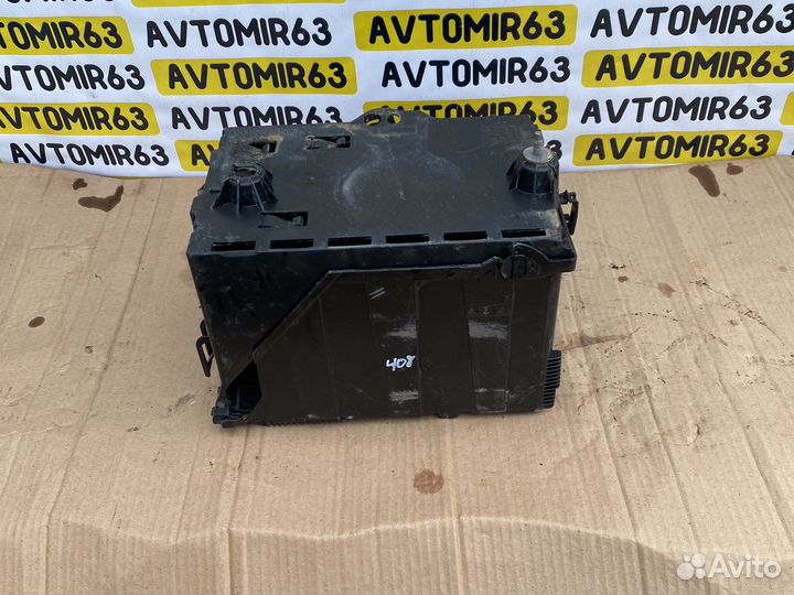 Peugeot 408 1.6 МКПП корпус под аккумулятор